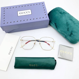 แว่น Gucci eyeglasses  เข้าง่ายกับทุกรูปหน้า ทรง aviator  * unisexนะคะ  ใส่ได้ ญ- ช มาพร้อมกล่อง Full Set Box