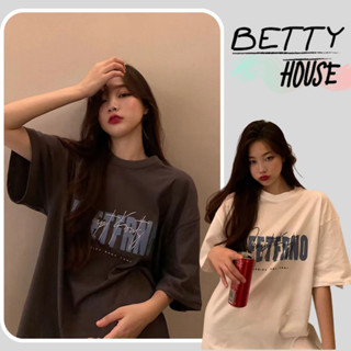 Betty House🎀เสื้อยืดหลวม🍒รูปแบบจดหมาย ผ้าไม่ยับ ไม่หด สีไม่ตก ผ้าลื่นนุ่มใส่สบาย M,L,XL,2XL 🌟พร้อมส่ง 💥พร้อมส่งจากกทม มาถึงใน 3-5 วัน