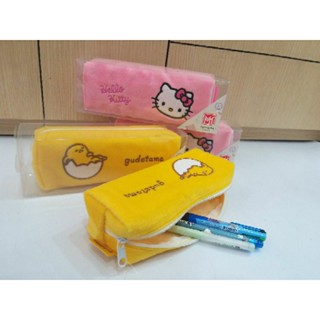 กระเป๋าดินสอ กล่องดินสอ ทรงลูกเต๋า ขนนุ่ม ลายคิตตี้ kitty  gudetama ขนาด 20×8.5CM.