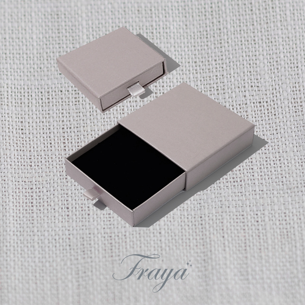 Fraya แหวนนิ้วก้อย แหวนความรัก และ การเงิน บาง 1 mm แบบเหลี่ยม สแตนเลส ไม่บิด ไม่เบี้ยว แข็งแรง ทนทาน  ของขวัญ