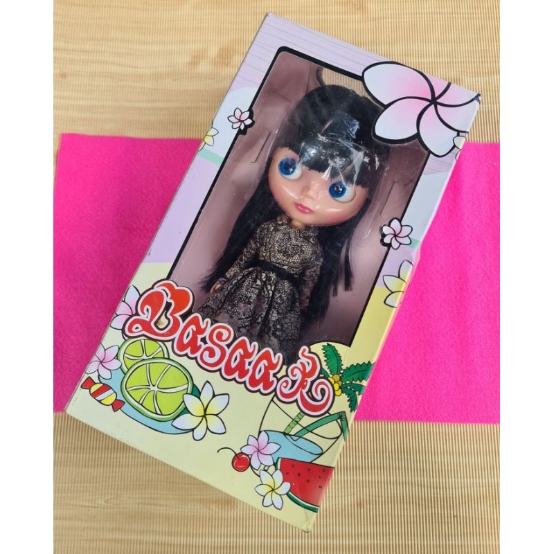 ตุ๊กตาบลายธ์ ของไม่แท้ มือ2 สภาพดี กล่องไม่สวย  Blythe doll