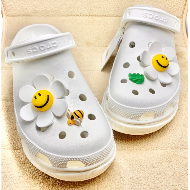 JBWG 🌈✨👠ตัวติดรองเท้ามีรู “ สมาย เดซี่ บี ”  👠🌈shoe Charm  “ Bee Smile Daisy  ” - Wiggle งานShopคุณภาพดี สีสวยคมชัด
