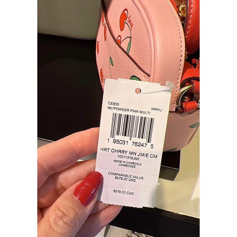 พร้อมส่ง แท้ New Coach รุ่น MINI JAMIE CAMERA BAG WITH HEART CHERRY