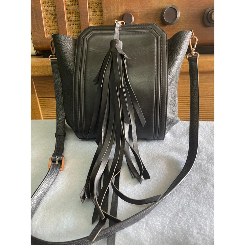 CARLYN  กระเป๋าสตรีทแบรนด์แท้มือสอง