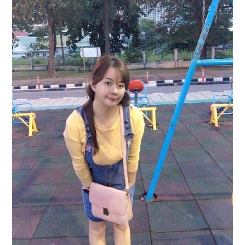 กระเป๋าสะพาย แบรนด์ DEFAYE จาก Italy สีชมพู pastel อะไหล่ทอง ซับใน หนังอัลคันทาล่า สะอาดๆ สภาพ 90%