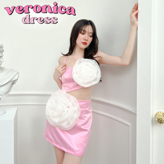 SEOULMATE VERONICA #SM9681 เดรสดอกไม้ ผ้า DUCHESS อย่างดี ตกแต่งด้วยดอกไม้ใหญ่ผ้าออแกนดี้ งาน HANDMADE สุดอลังการ