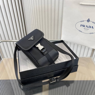 กระเป๋าทรง MESSENGER ใบเล็กกับ PRADA CROSSBODY NYLON BAG ขนาดกะทัดรัด