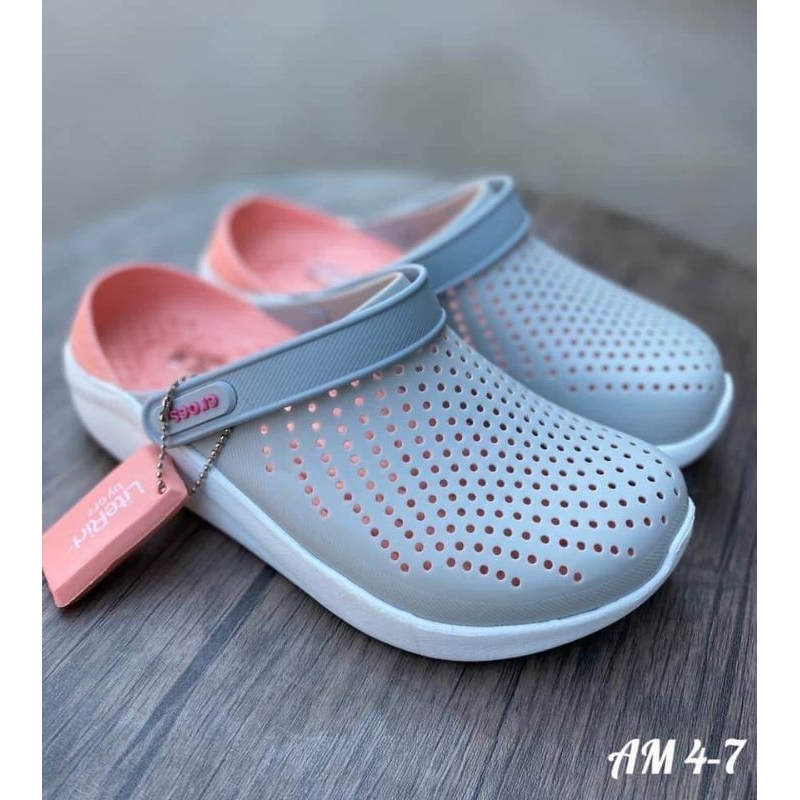 รองเท้าเเตะ Crocs size ผู้หญิง M4-M7=36-40  Crocs Lite Ride ผลิตจากยางอย่างดีนิ่มเบาไม่ลื่นใส่สะอาดเ
