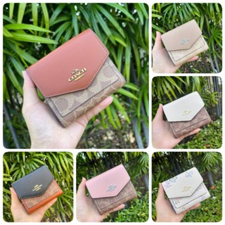 Coach Small Wallet in Colorblock Signature Canvas ต้องการกระเป๋าสตางค์ใบสั้น