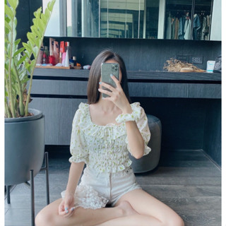SALE หมดแล้วหมดเลย เสื้อครอปสมอคตัว แถมโดนัทมัดผม