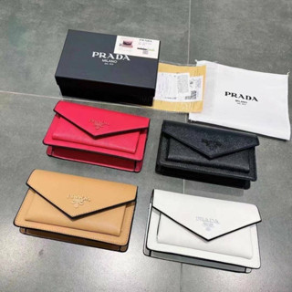 กระเป๋าPRADA 🔸️ กระเป๋าทรงสวย โฉบเฉี่ยวไฮโอม๊ากกก มี 4 สี ขาว ชมพู ครีม แดง