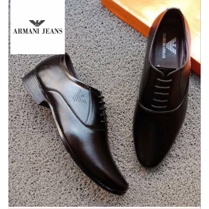 รองเท้า ARMANI Made in Italy                               Size 8.5us 8uk 41/26.5-27 cm. มือสองแท้ 100%
