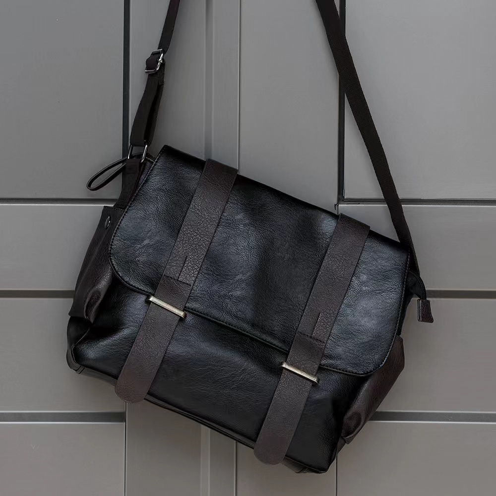 กระเป๋าสะพายข้าง ผู้ชาย หล่อเท่ห์ Handsome Crossbody bag กระเป๋าสะพายพาดลำตัว รุ่น W2642 ราคา ถูกที่สุด ดีลบีเคเค แกลเลอรีภาพที่ 4