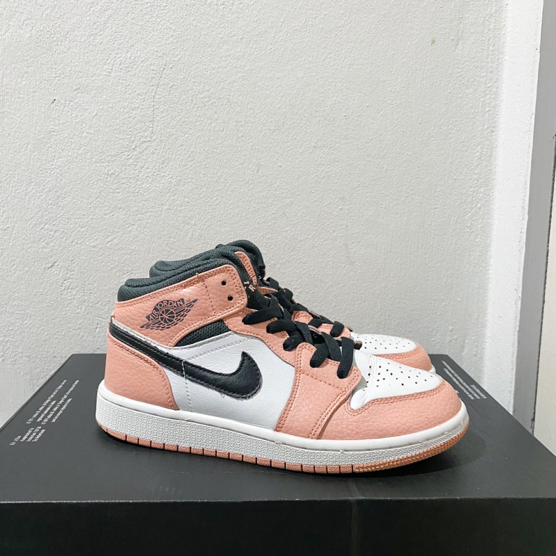 Jordan1 Mid “Pink Quartz“ 36.5 มือสอง