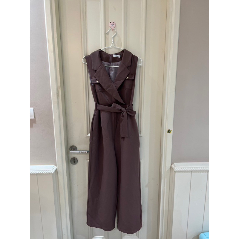 Jumpsuit  ไร้แขนพร้อมผ้าผูกเอว Brand : Kalisa Size : S