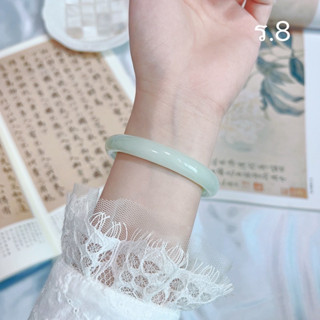 หยกสีเขียวอ่อนlight green jade(15-18cm)