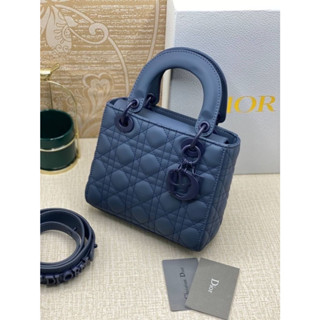 กระเป๋า Dior  งาน original ( ออริ) หนังแท้ 100% งานสวย เป๊ะเหมือนแท้เลยค่ะ  size  20cm.  Full box set