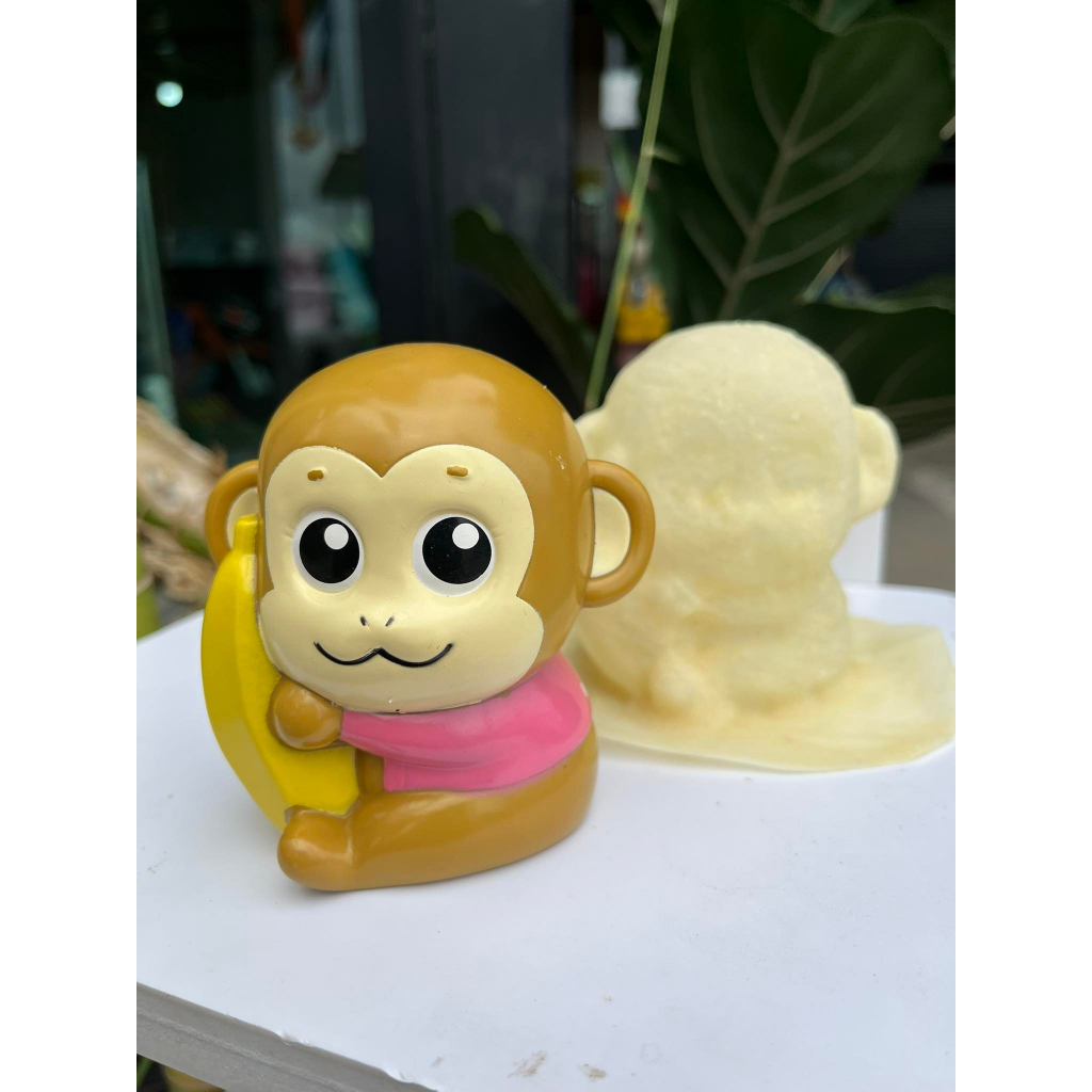 F75 แม่พิมพ์ตุ๊กตาปูน แบบยางพาราสำหรับเทโมเดลตุ๊กตาระบายสีปูนปลาสเตอร์ รูป ลิงถือกล้วย ทำจากน้ำยางคุณภาพดี