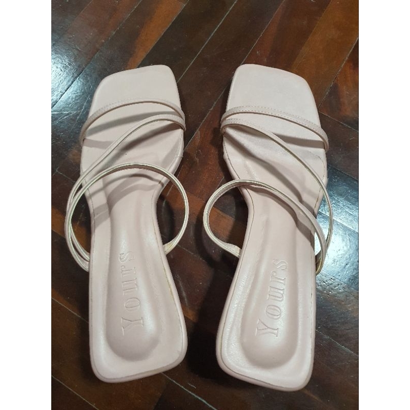 รองเท้า Yours shoes สีชมพู ส้นไม้ สูง 1.5 นิ้ว เบอร์ 40