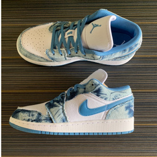 （ของแท้ 100 %）Air Jordan 1 Low (GS) "Washed Denim" เบาและทนทานต่อการสึกหรอ