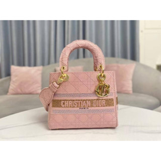 CHRISTIAN DIOR D-LITE งานปักของเค้าคือละเอียดมากจริงๆ การวางลาย