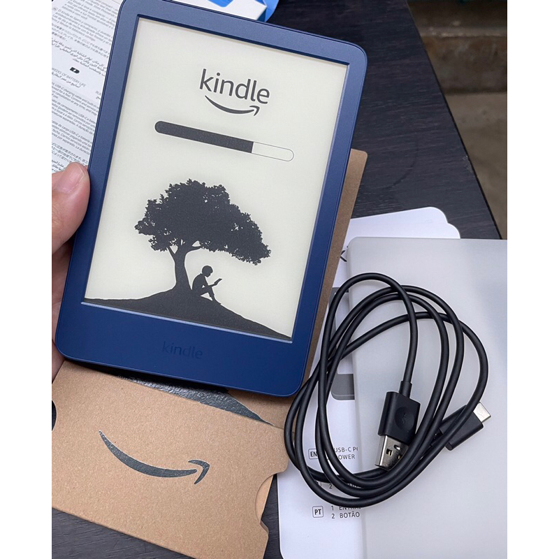 Amazon Kindle Paperwhite 3 eReader 7th Generation WiFi Built in Light 4GB Black นำเข้า USA
