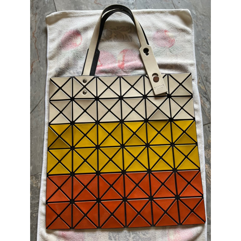 กระเป๋า Bao Bao 6x6 ของแท้มือสองขายตามสภาพค่ะ