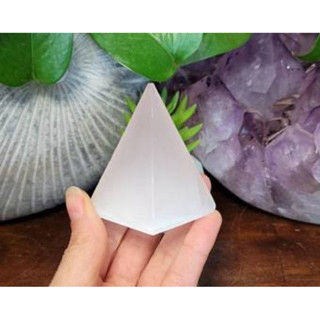 1 Piece SELENITE PYRAMID NATURALเซเลไนท์ LARGE GEMSTONE CRYSTAL PYRAMID