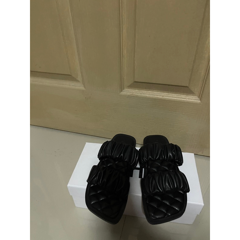 รองเท้าแตะshu global มือ2 สภาพ 95% ไซร์36