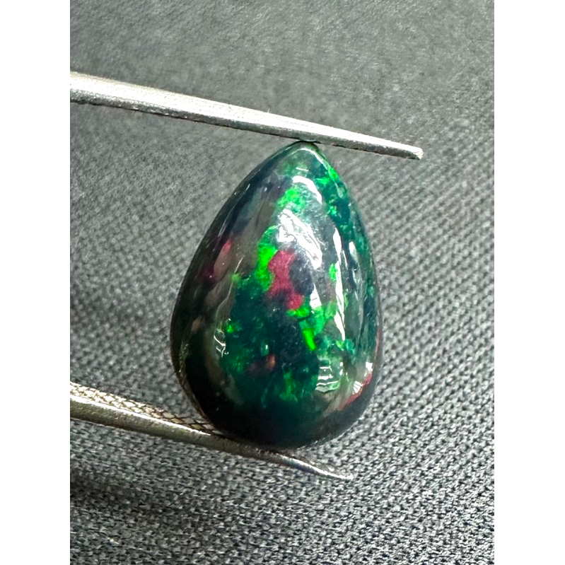 โอปอลดำ 3.33cts 14.6x10.2x5.6mm ทรงลูกแพร์ พลอยธรรมชาติ 100% Black opal 3.33cts 14.6x10.2x5.6mm pear