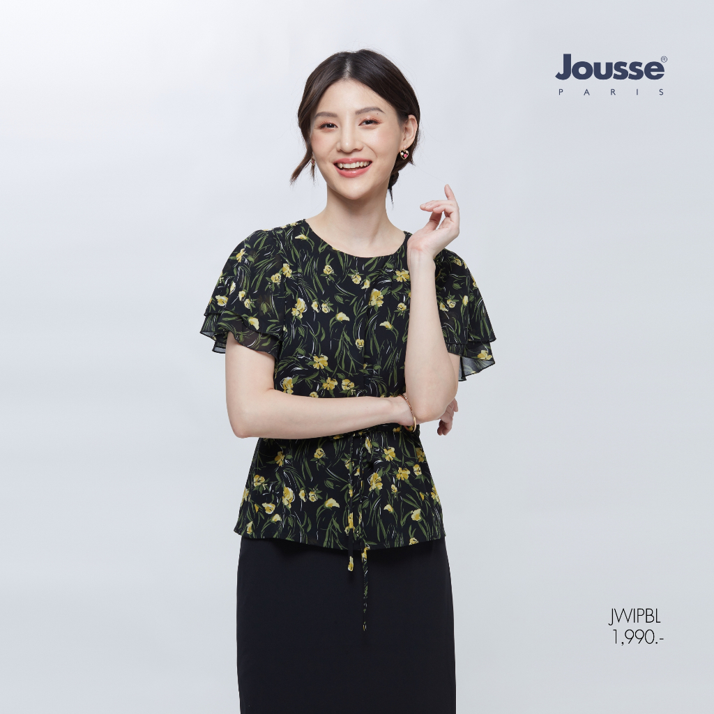 Jousse เสื้อพิมพ์ลายดอกแดฟโฟดิล คอกลมแขนสั้น ผูกเข้าช่วงเอว JWIPBL