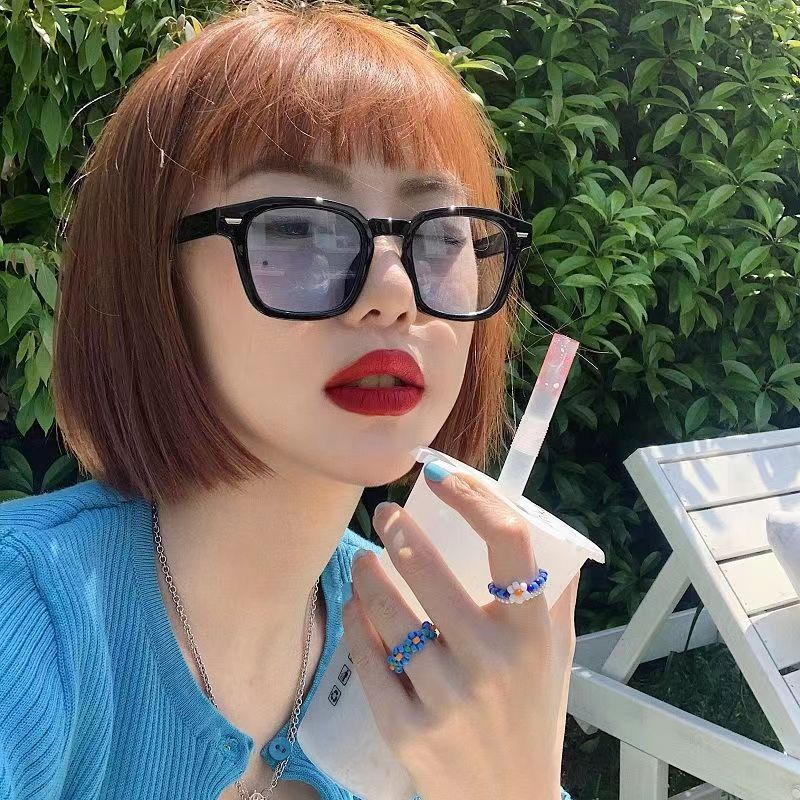 [จัดส่งที่รวดเร็ว] แว่หลายสีตัวเลือกแว่นตาย้อนยุคข้าวเล็บกรอบสี่เหลี่ยมแว่นกันแดดสุทธิสีแดงแว่นกันแดดแฟชั่นสไตล์เดียวกัน