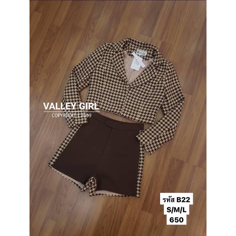 งานป้าย VG ป้ายแท้ 100% ชุดเสื้อสูทขาสั้น ลายสก๊อตสีน้ำตาล แบรนด์VALLEY GIRL ไซส์ L