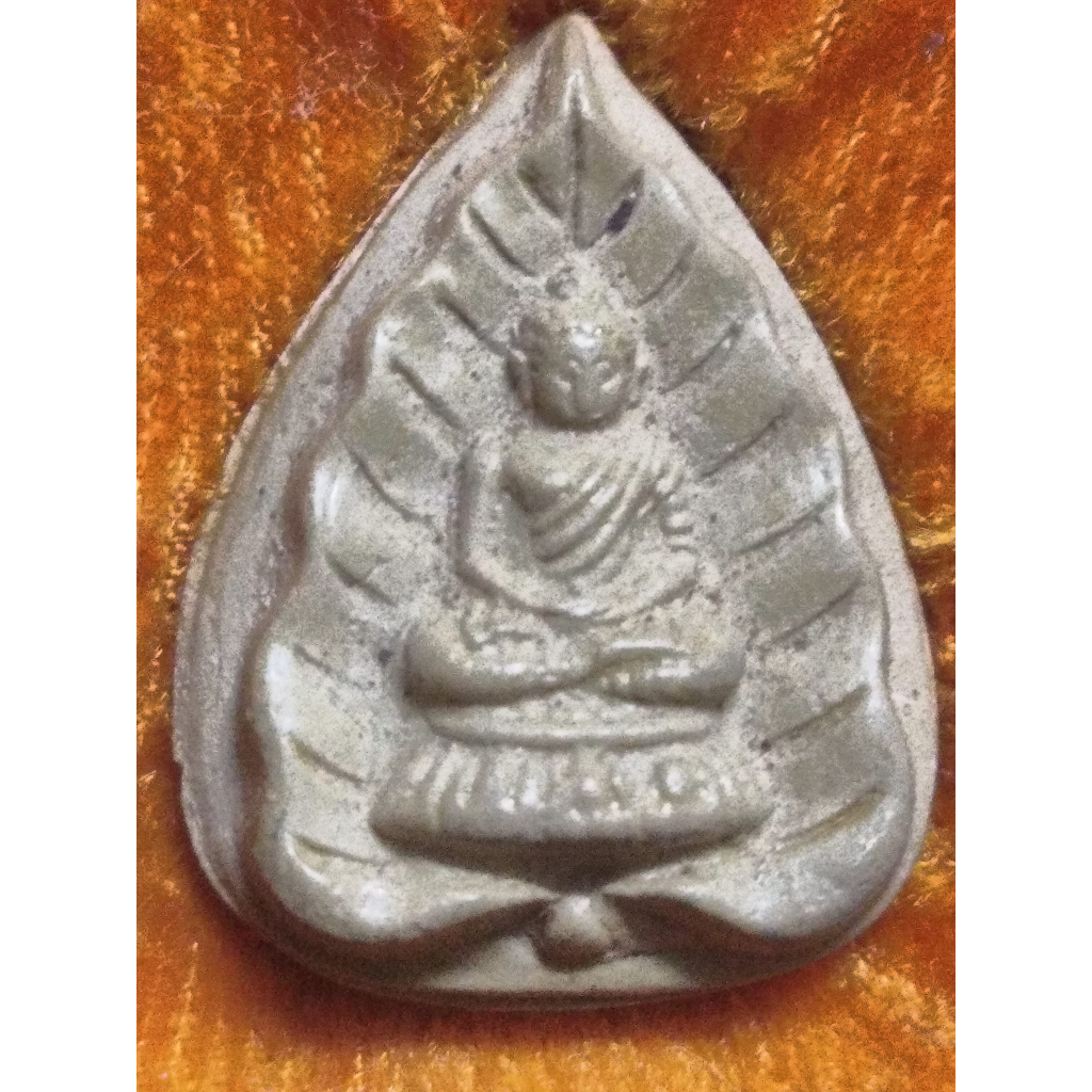 S01 พระผงใบโพธิ์ พุทธยา หลวงปู่แหวน ปี พ.ศ.2519