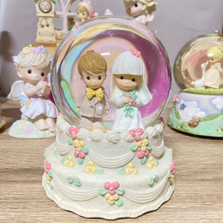 Precious Moments Snow Globe Wedding Music Boxตุ๊กตาเซรามิค ของขวัญแต่งงาน ของใหม่ปี2003 พร้อมกล่อง พร้อมส่ง