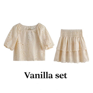 🪵vanilla set🪵 เซ็ทเสื้อ+กระโปรงสั้นลายฉลุสีขาววนิลลา