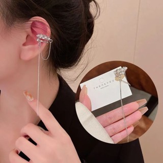 ต่างหูหนีบมุกห้อยโซ่ สีเงิน • Silver Pearl Chain Ear Cuff