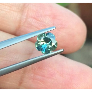 พลอยแซฟไฟซ์ นน0.80กะรัต( Green Sapphire )