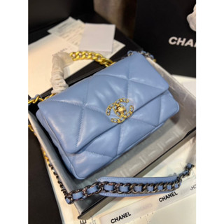 กระเป๋าสะพายข้าง  chanel  งาน original ( ออริ) หนังแท้ 100% งานสวย เป๊ะเหมือนแท้เลยค่ะ  size  26cm. ฿ Full box set