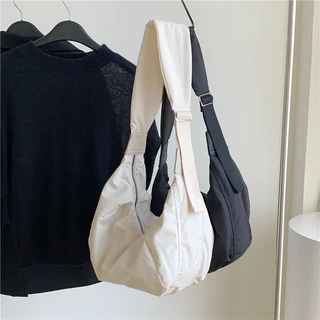 [ใช้2โค้ดส่งฟรี+ลดเพิ่ม]กระเป๋า Nylon bag ทรงhalf moon มินิมอลเกาหลี 2 สี F015