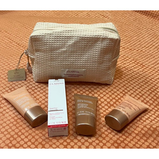 ชุดบำรุงผิว Clarins ใหม่ออกshop พรเอมกระเป๋าเครื่องสำอางค์ สีละมุน รวม5ชิ้น