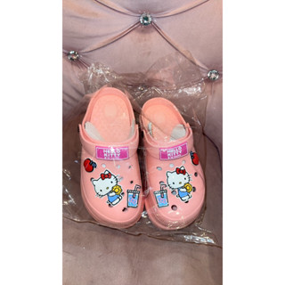 รองเท้าสวมปิดหน้าส้นตึก Hello Kitty Shoes สำหรับผู้ใหญ่