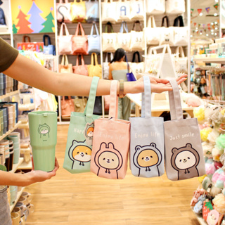 Moshi Moshi แก้วน้ำพลาสติกพร้อมกระเป๋า ลายน่ารัก มีฝาปิด ขนาด 750 ml. รุ่น 7100025378-25381