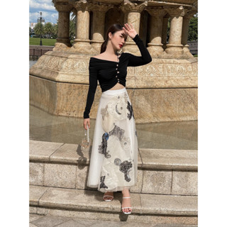 Maven กระโปรงรุ่น Claire White Skirt