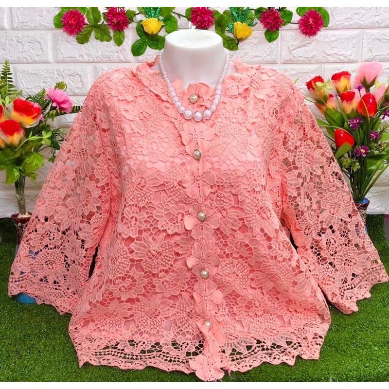 เสื้อลูกไม้ทั้งตัวกระดุมหน้าแกะได้ อก44-46-48นิ้วใส่ได้ งานฟรีไชส์