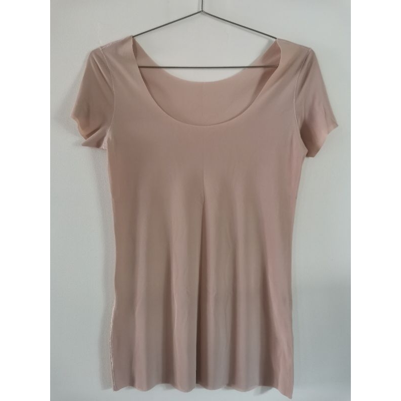 เสื้อยืดแขนสั้นมือสอง​แบรนด์​ Uniqlo​ รุ่นAirism สีเนื้อ