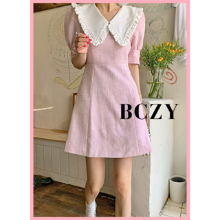 BCZY ชุดเดรสสั้น สีชมพูหวาน น่ารัก แต่งคอปกตัดสีขาว S M