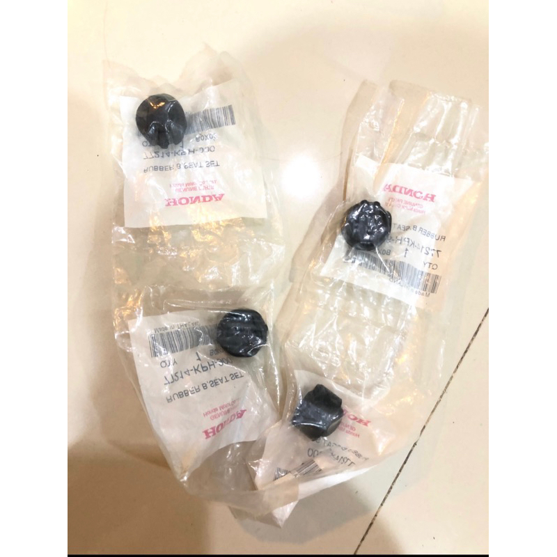 ยางรองเบาะเวฟ125Sหัวเถิก เวฟ125R/เวฟ100Sยูบ็อค🔹แท้(4ตัว) 77214-KPH-900