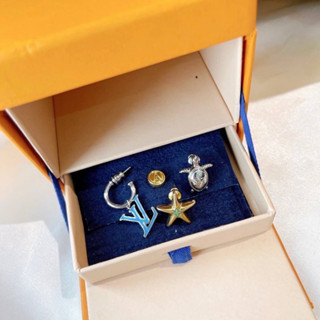 LOUIS VUITTON LV MINI HOOP STAR TURTLE EARRINGS เครื่องประดับ ตุ้มหู ต่างหูแบรนด์หลุยส์วิตตอง