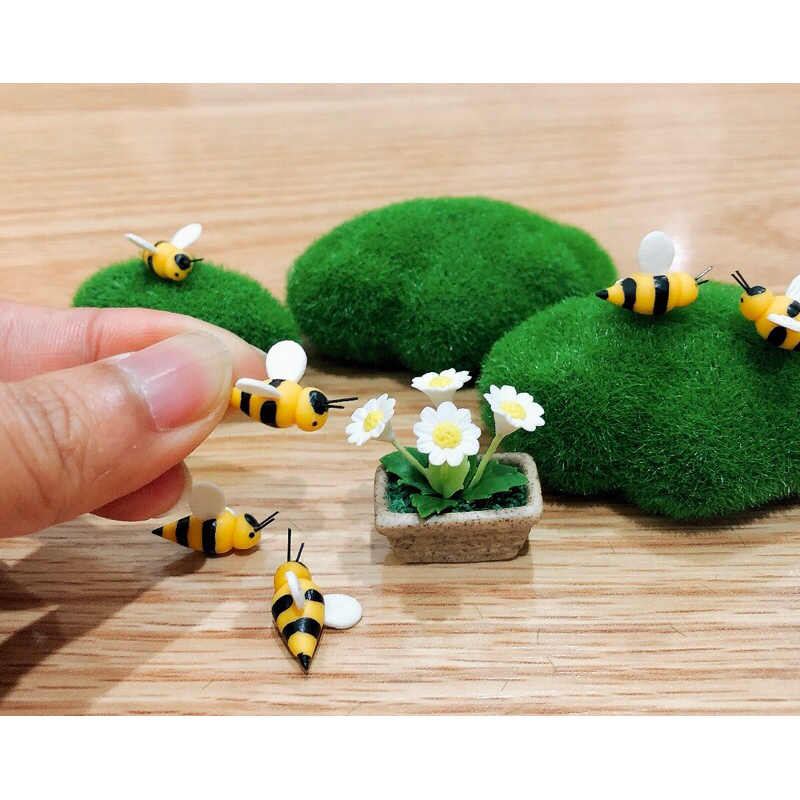 ดินปั้นน้องผึ้งจิ๋ว ขนาด 1.5 cm. ราคา/ชิ้น
